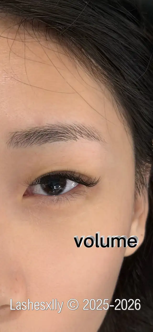 Volume lash extension work by Lashesxlly